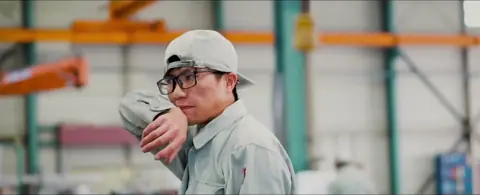 Tết Này Con Không Về