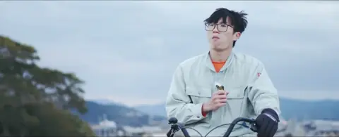 Tết Này Con Không Về